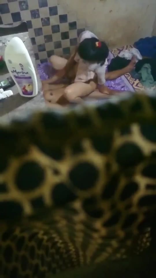 Ngintip Kakak Beradik Ngewe Dirumah